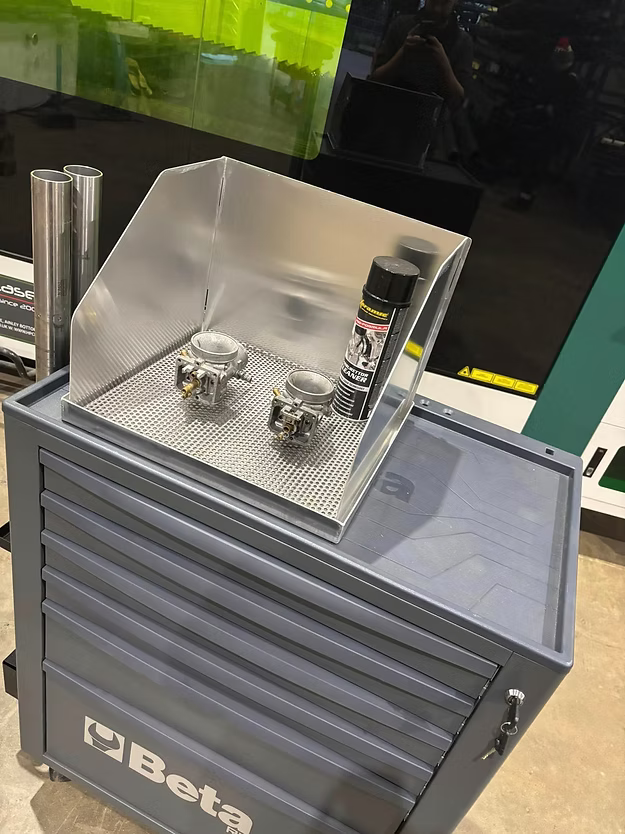 Folding carb cleaning station