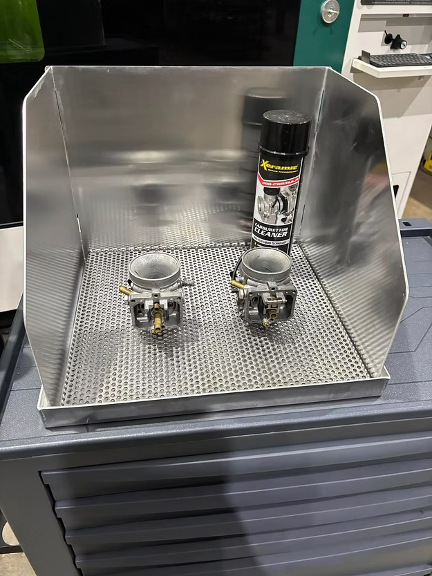 Folding carb cleaning station