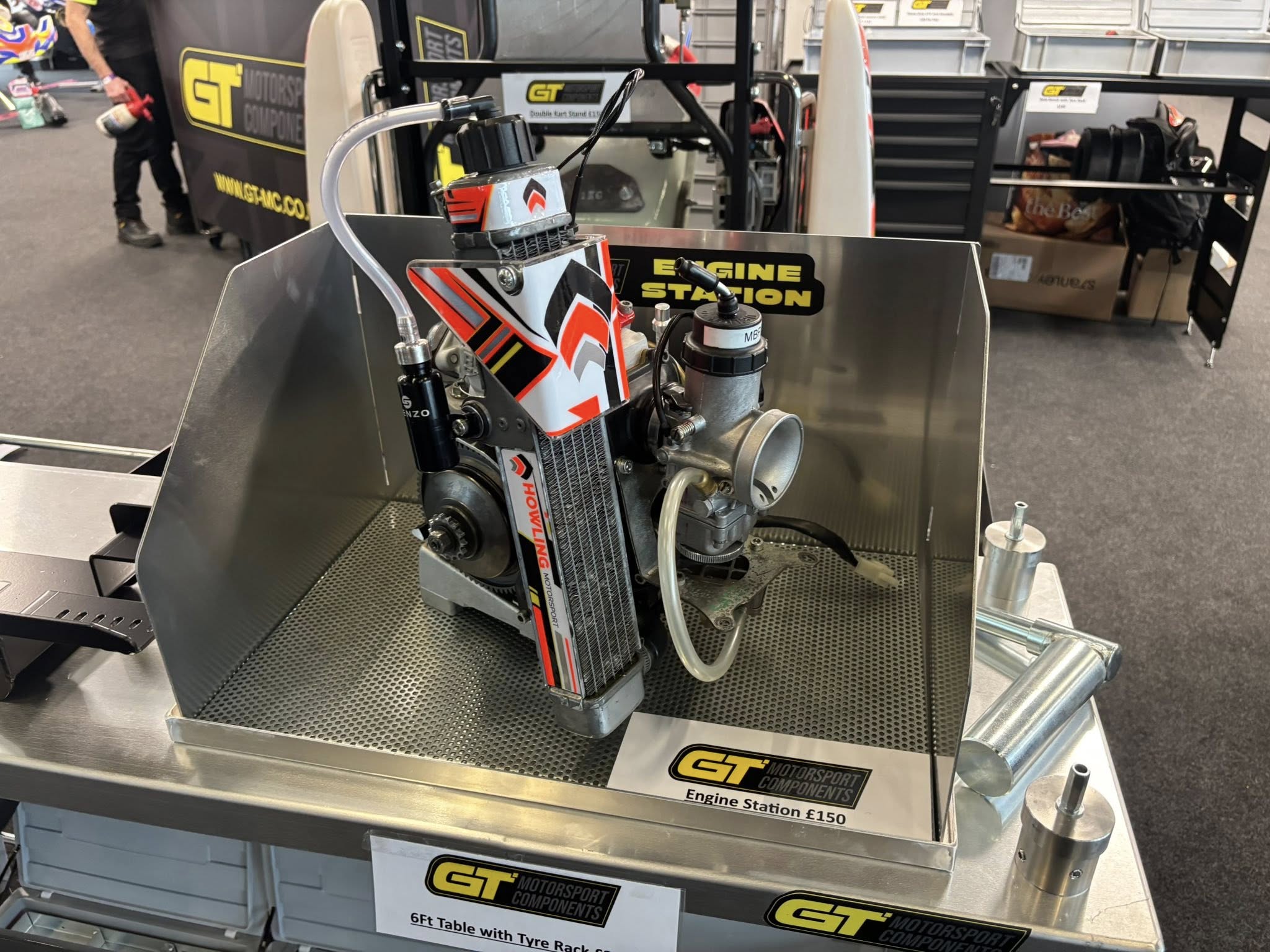 Folding engine station