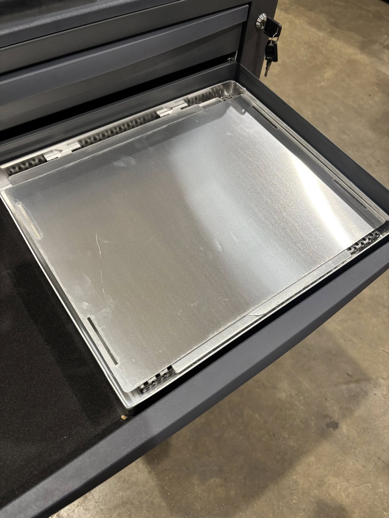 Folding carb cleaning station